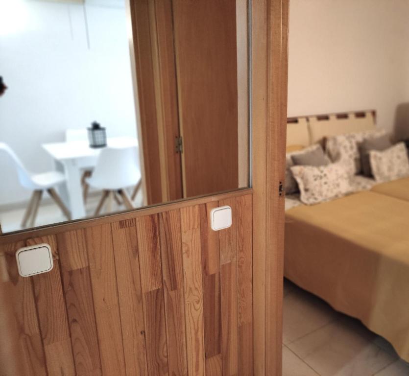 A bed or beds in a room at Luminoso apartamento en SALOU con TERRAZA y PARQUE INFANTIL IDEAL FAMILIAS