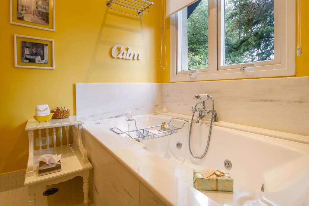 Casa Regaleira Hotel Boutique - Deluxe Suite With Spa Bath