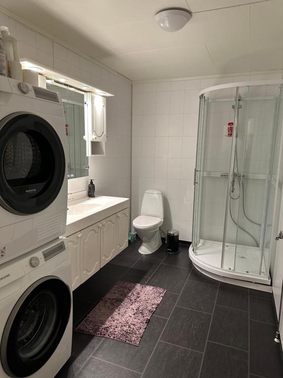 Vardø accommodation - white house - Housity