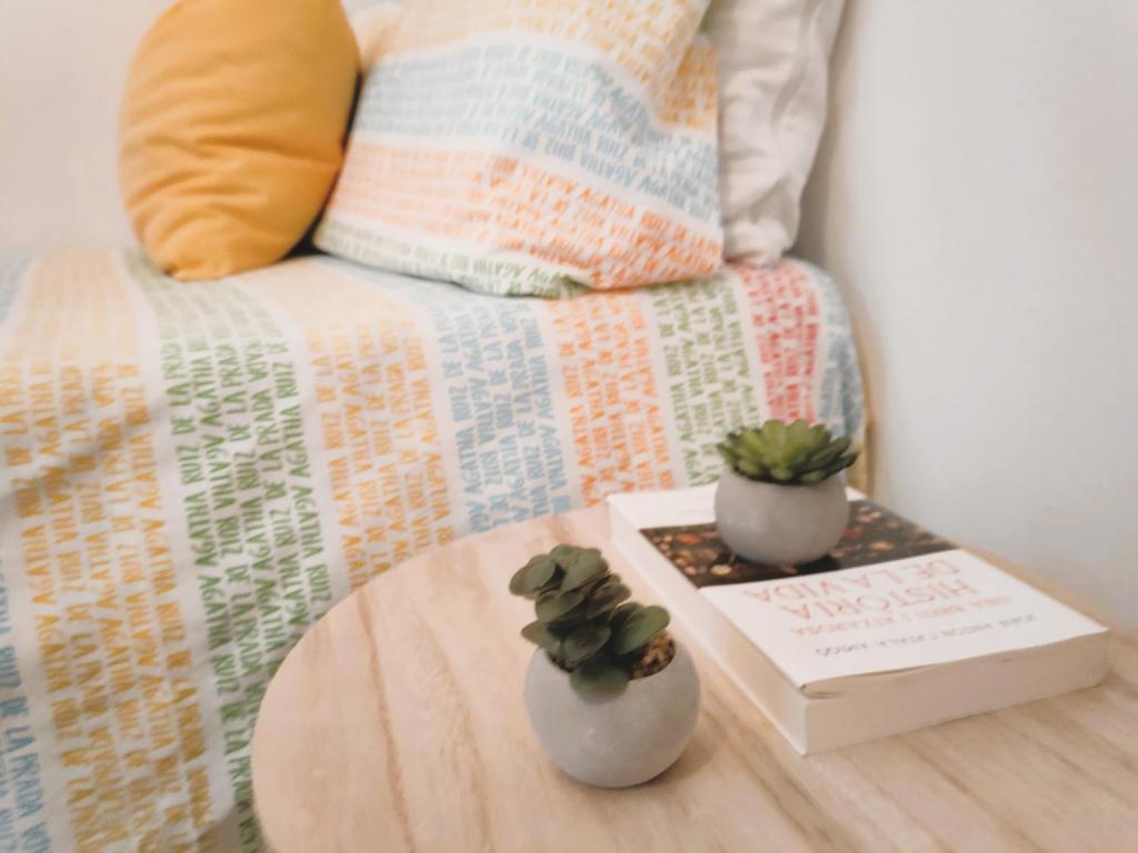 A bed or beds in a room at Luminoso apartamento en SALOU con TERRAZA y PARQUE INFANTIL IDEAL FAMILIAS
