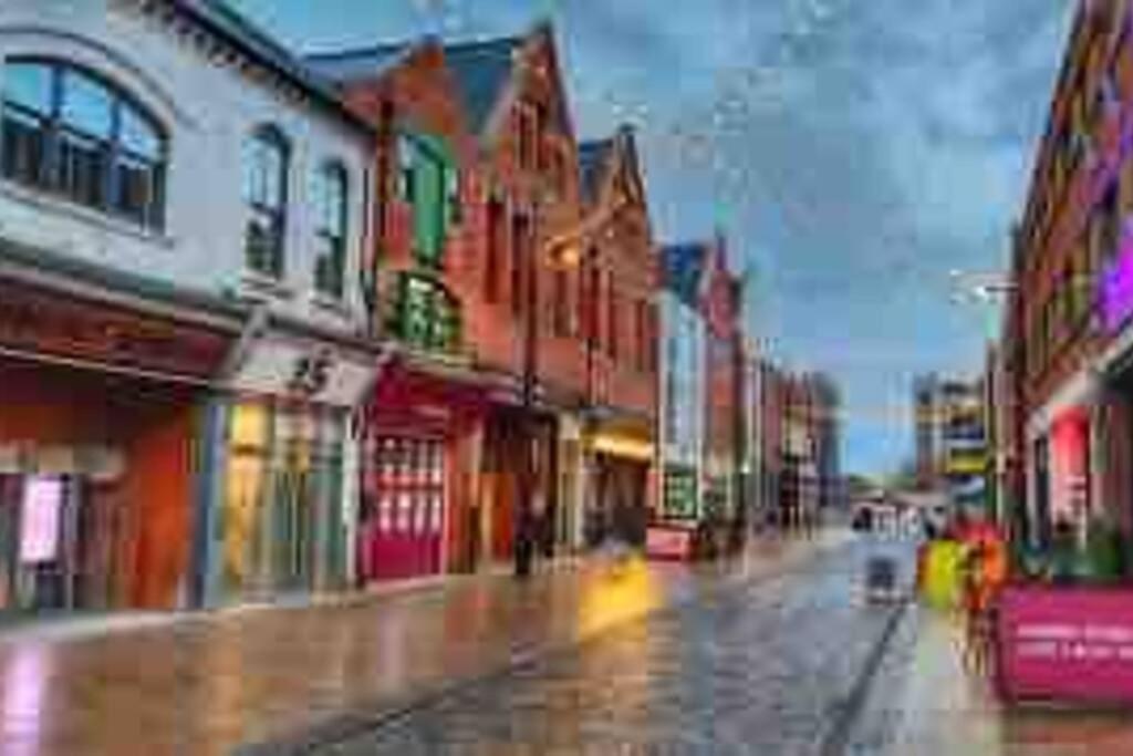 2 Bed Modern Apartment, River View Hull Marina, Hull (updated prices 2024)