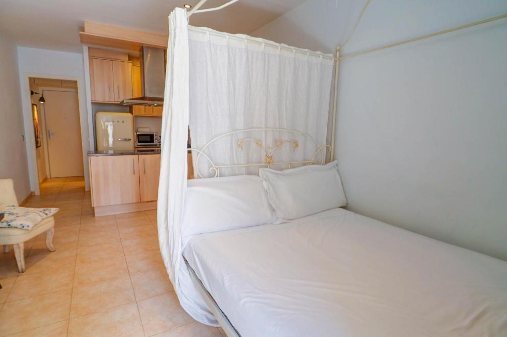 Kuchyňa alebo kuchynka v ubytovaní The Loft by Hello Homes Sitges