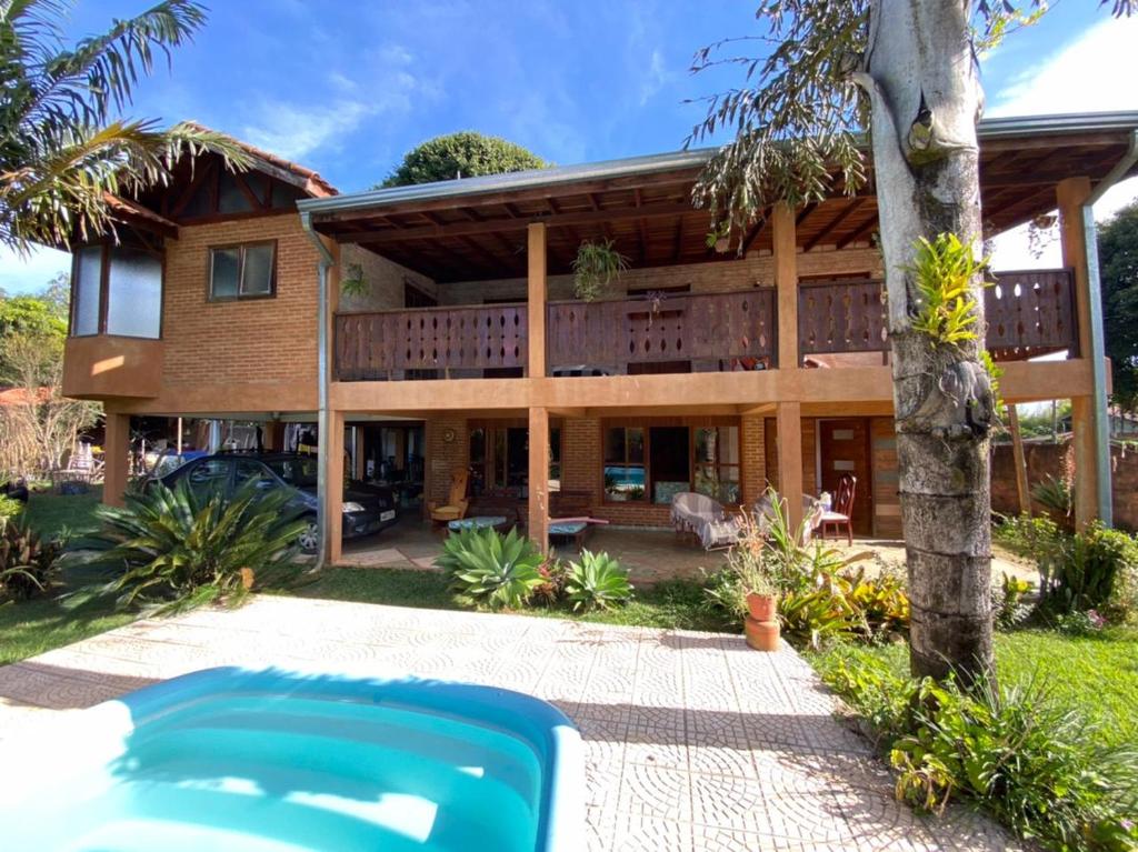 a house with a pool in front of it at divino aconchego unicamp in Campinas