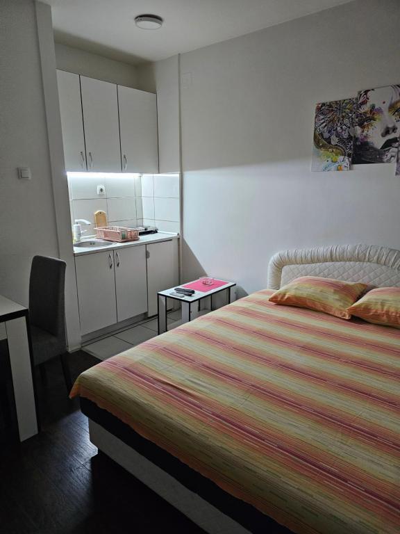 Apartmani Borko 3-3 tesisinde bir odada yatak veya yataklar