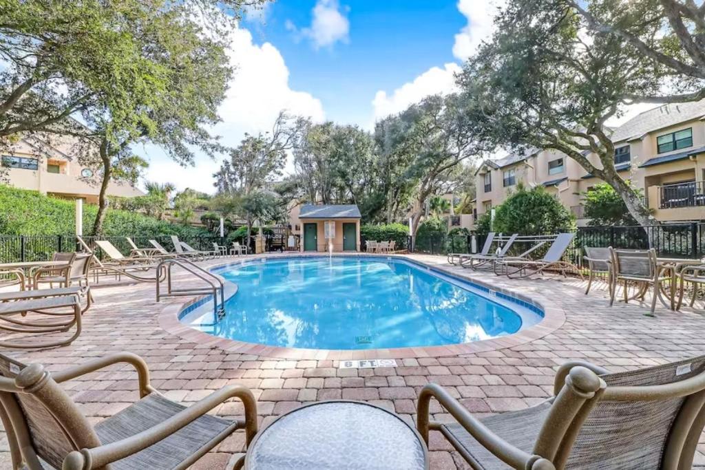509 Sailmaker 3BR 3BA Summer Beach Village Poolside Condo Steps to
