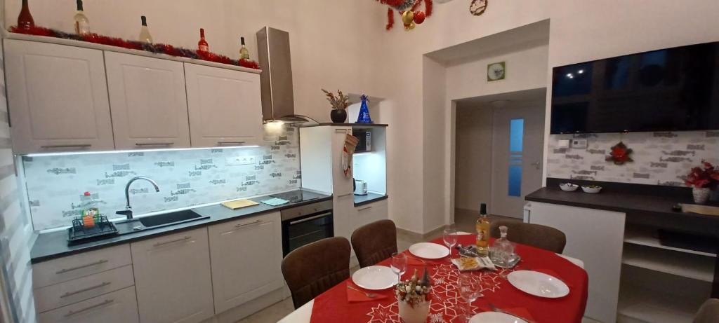 Kuchyňa alebo kuchynka v ubytovaní Palace Apartment