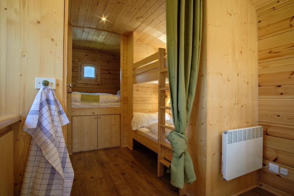 Postel nebo postele na pokoji v ubytování Camping Wagenhausen