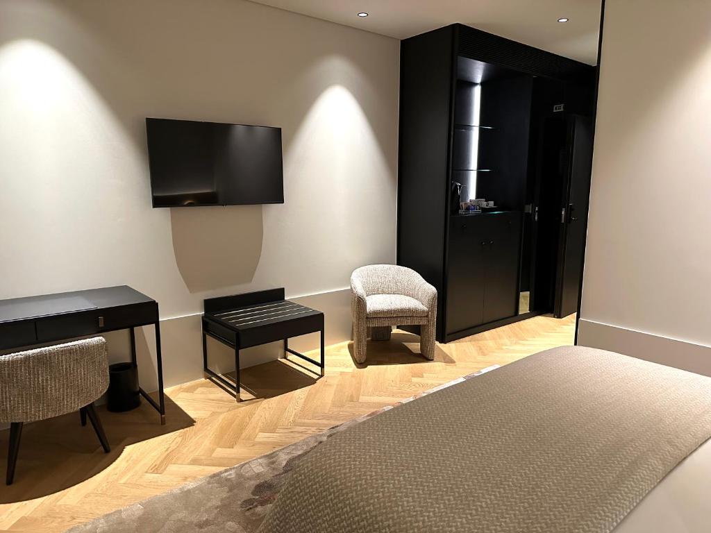 Palatial Suites - 14