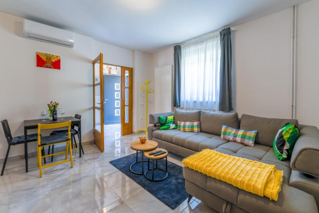 a living room with a couch and a table at Apartman Jabuka - free parking in Karlovac