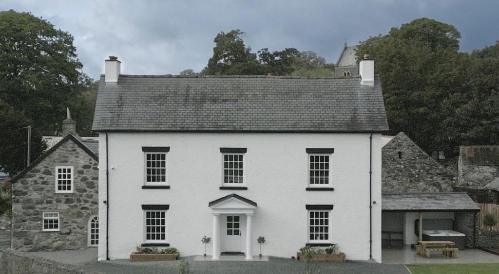 a white house with a gray roof at Pen Isa’r Llan in Bala