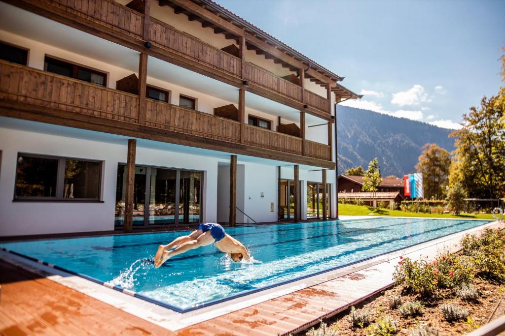 Bazén v ubytování Das Bayrischzell Familotel Oberbayern nebo v jeho okolí