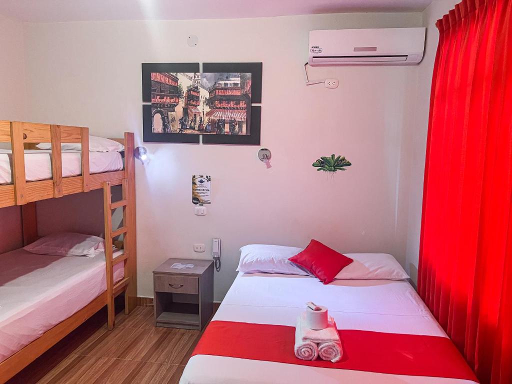 Postel nebo postele na pokoji v ubytování Residencial Marina House