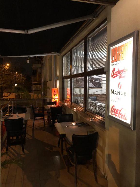 Reštaurácia alebo iné gastronomické zariadenie v ubytovaní Roxane Panzio