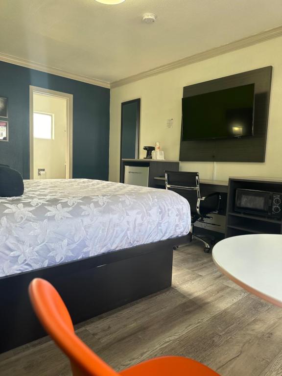 TV a/nebo společenská místnost v ubytování Signature Inn Winnemucca