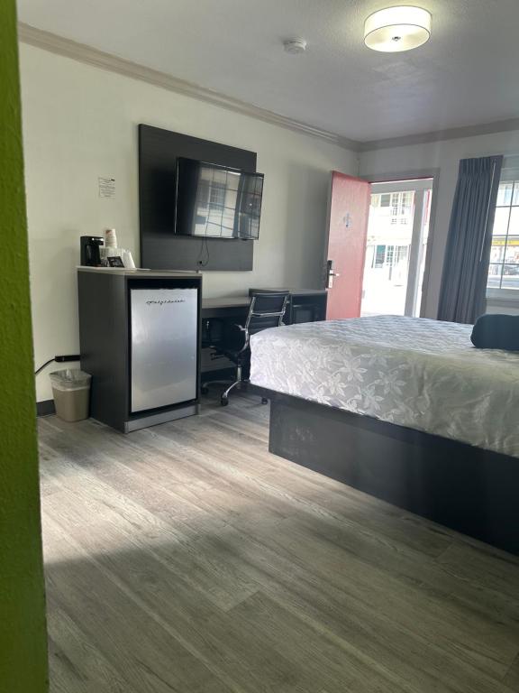 Postel nebo postele na pokoji v ubytování Signature Inn Winnemucca