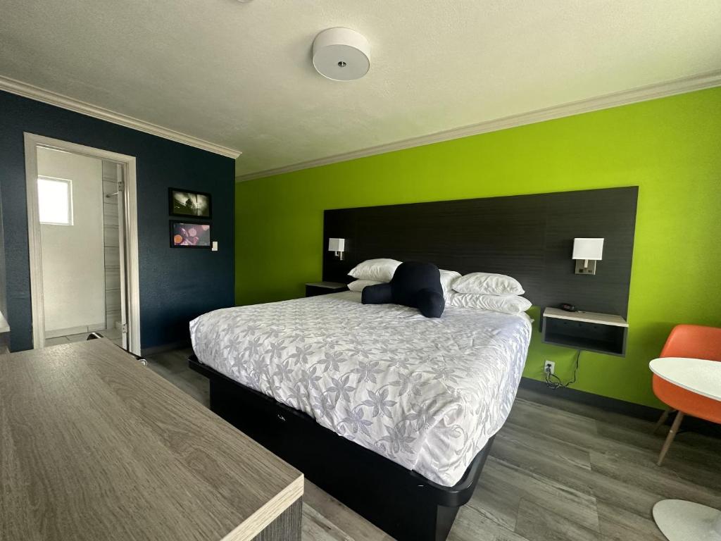 Postel nebo postele na pokoji v ubytování Signature Inn Winnemucca