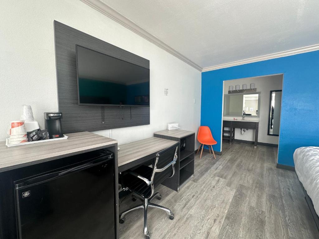 TV a/nebo společenská místnost v ubytování Signature Inn Winnemucca