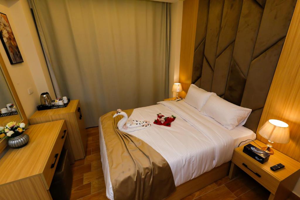 Postel nebo postele na pokoji v ubytování Rizk Pyramids View Hotel