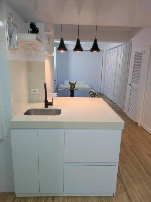 Kuchyň nebo kuchyňský kout v ubytování Apartamentos Top Hansa Alfrente de la playa