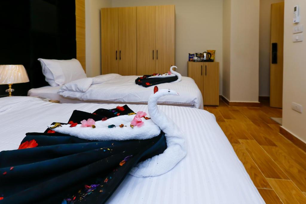 Postel nebo postele na pokoji v ubytování Rizk Pyramids View Hotel