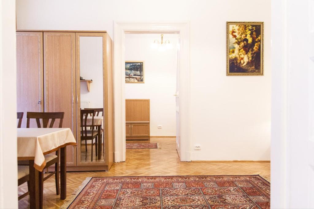 Authentic Budapest Apartment - One-Bedroom Apartment