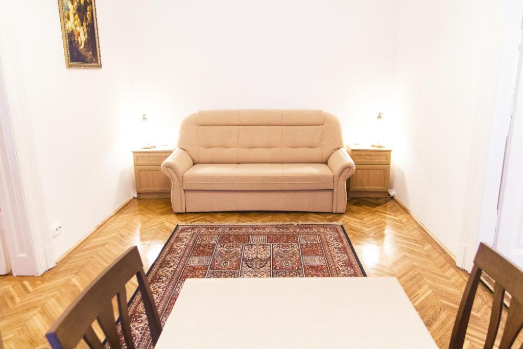 Authentic Budapest Apartment 1085 Budapest, Somogyi Béla u 16, 2/a kép - 1