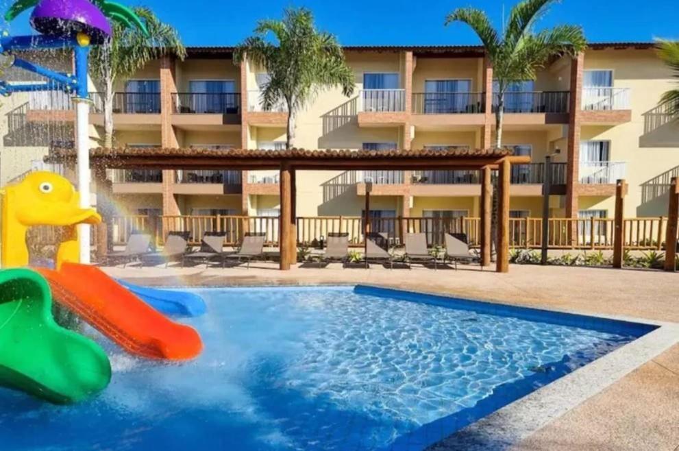 Bazén v ubytování Ondas Praia Resort nebo v jeho okolí