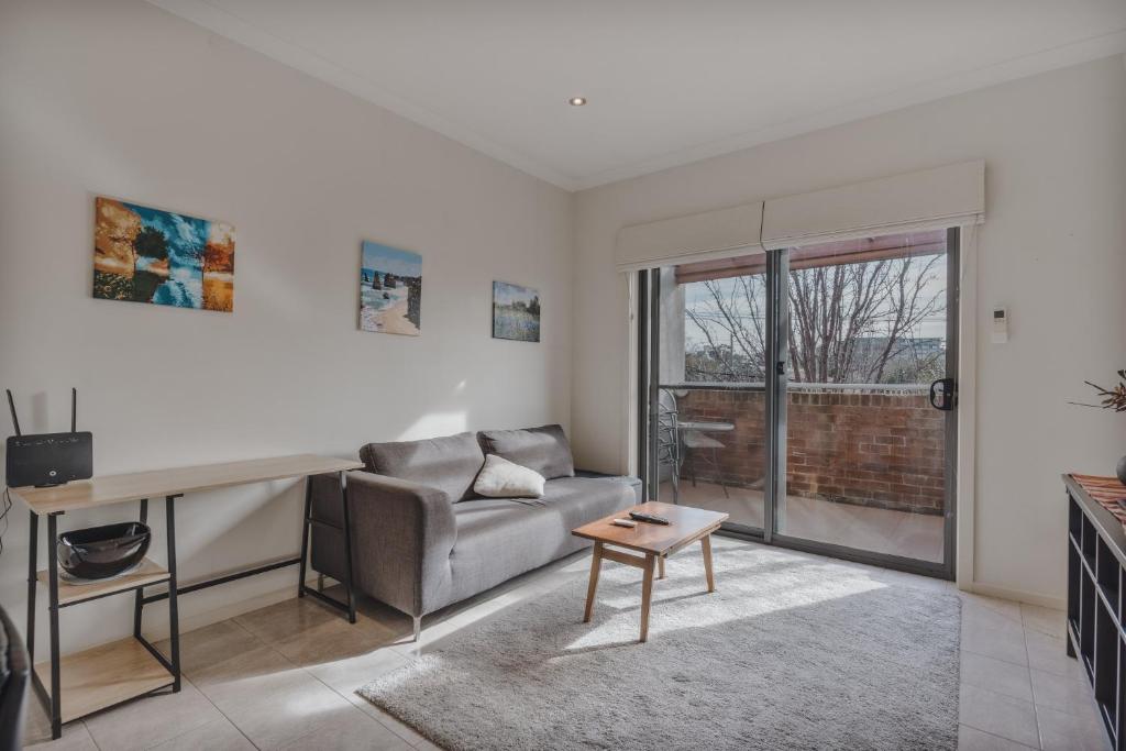 A seating area at Cosy 1-Bed In Peaceful Location Across From Park