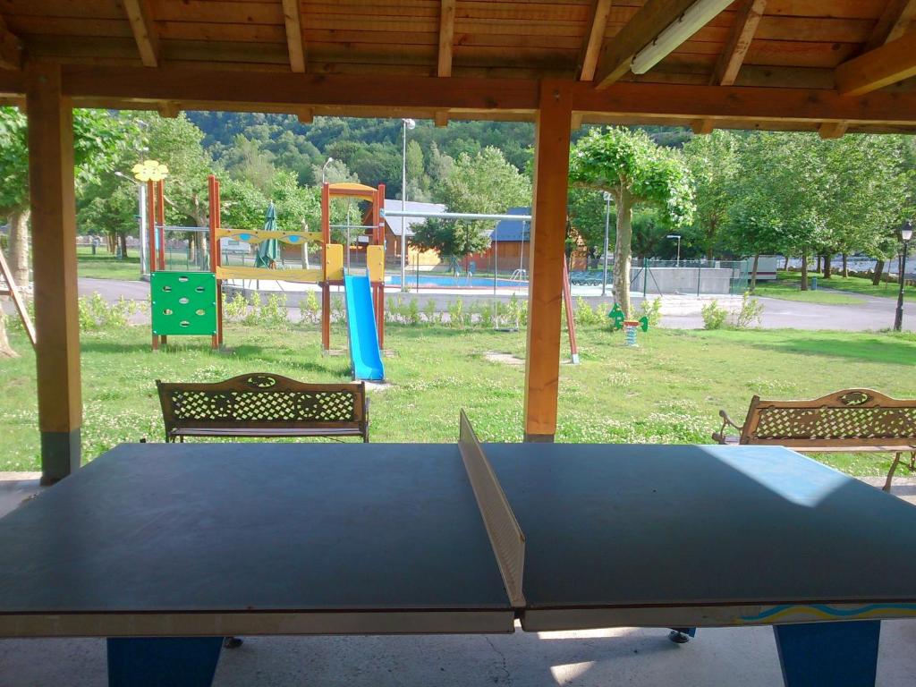 Stolní tenis v ubytování Camping Prado Verde nebo okolí
