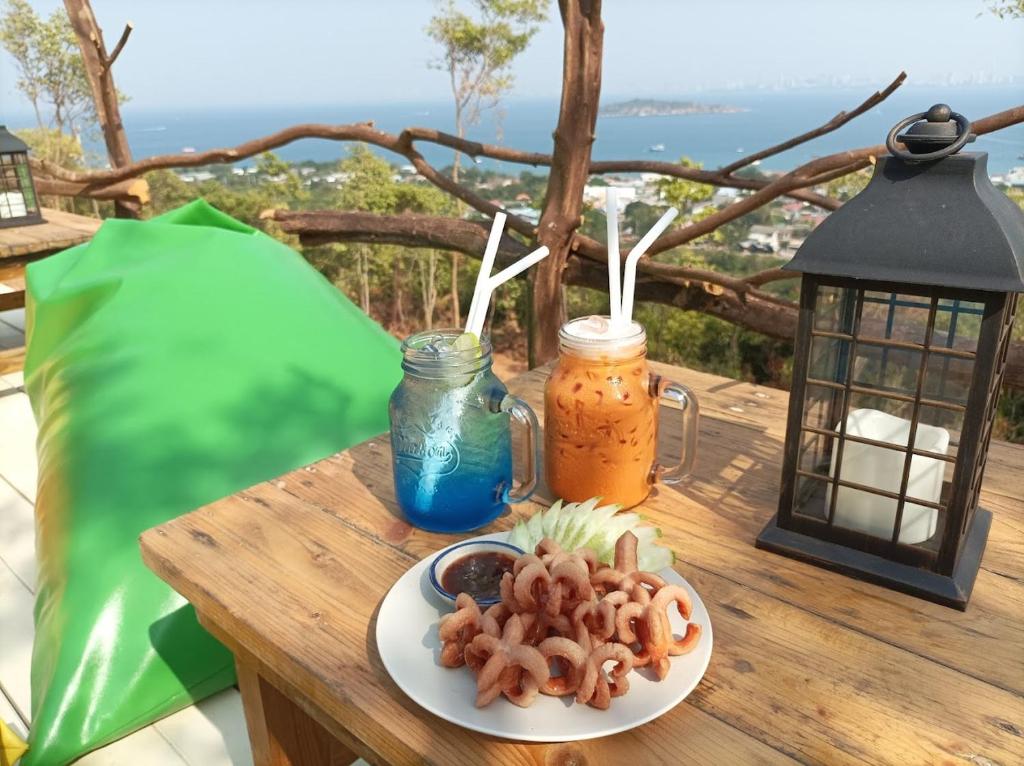 Nápoje v ubytování Parinya Hill Homestay & Cafe Koh Larn