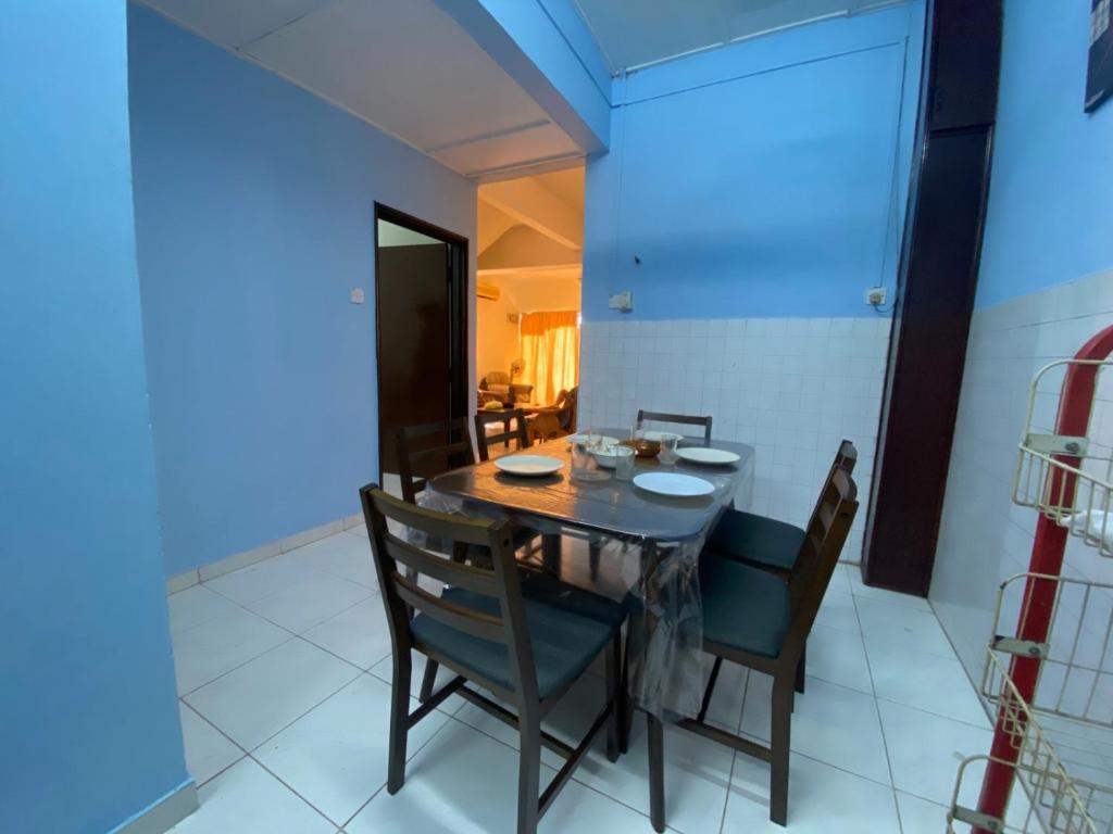 a dining room with a table and chairs at JAST 9 HOMESTAY in Port Dickson