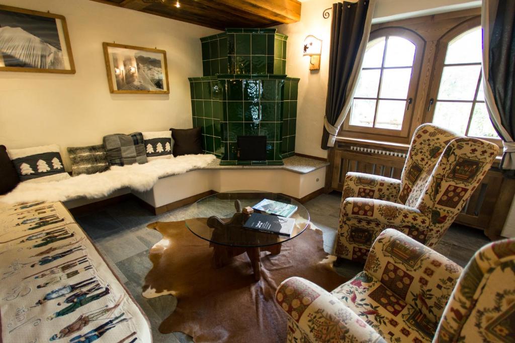 Posezení v ubytování Hotel Les Montagnards
