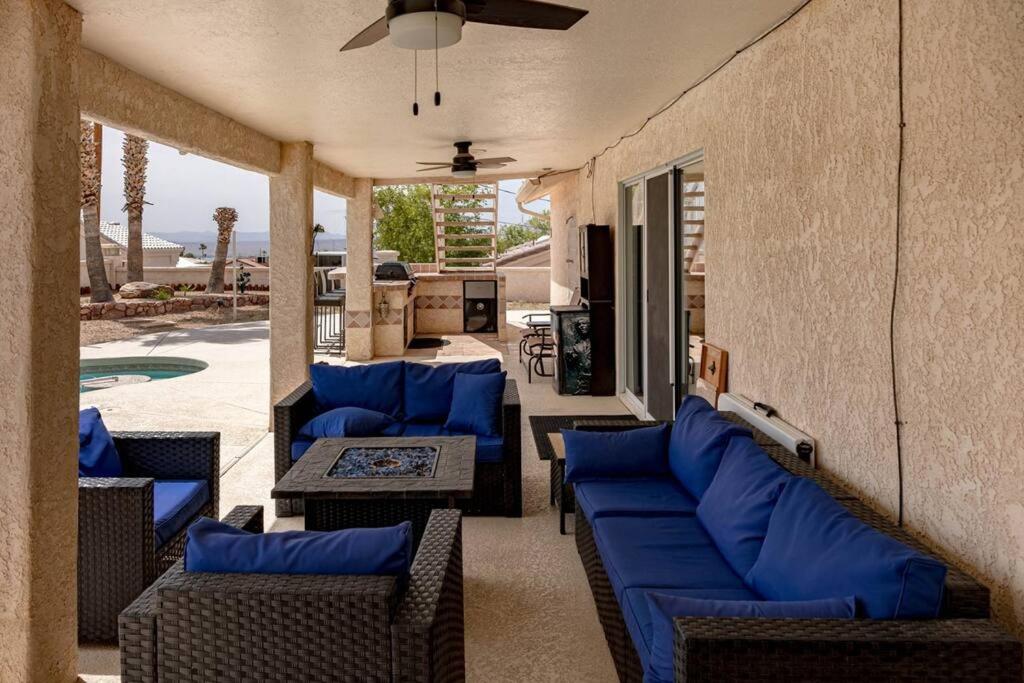 Posezení v ubytování HavaMemorable Stay Pool Spa Firepit VIEWS!