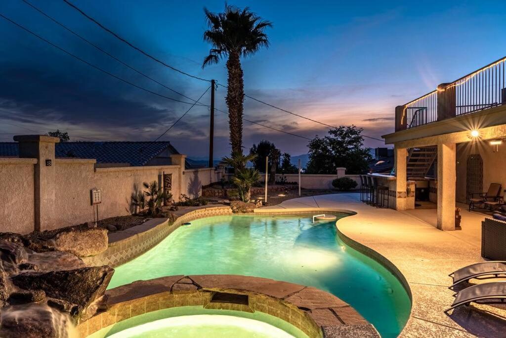 Bazén v ubytování HavaMemorable Stay Pool Spa Firepit VIEWS! nebo v jeho okolí