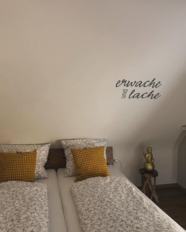 Postel nebo postele na pokoji v ubytování Ferienwohnung Rebblick