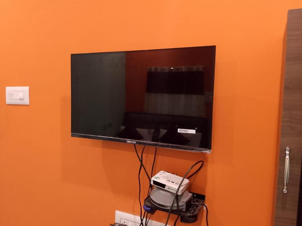 TV a/nebo společenská místnost v ubytování SD Residency - Yercaud