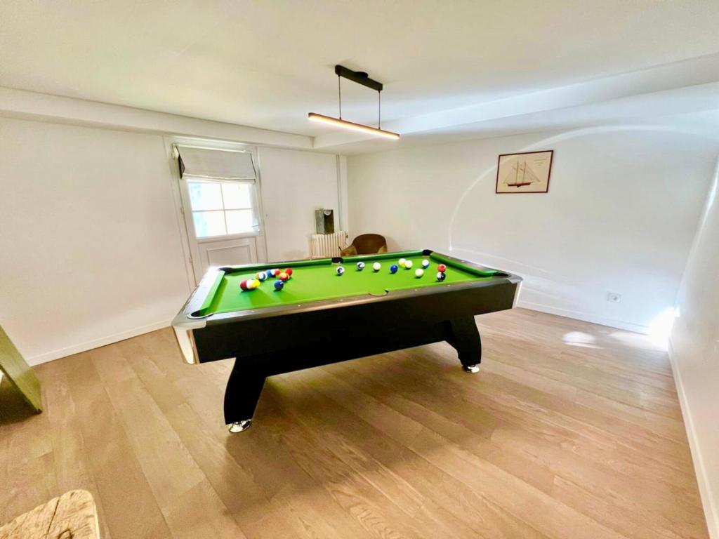 a living room with a pool table in it at La Villa Billard - 200 m2 - Jardin in Saint-Nazaire