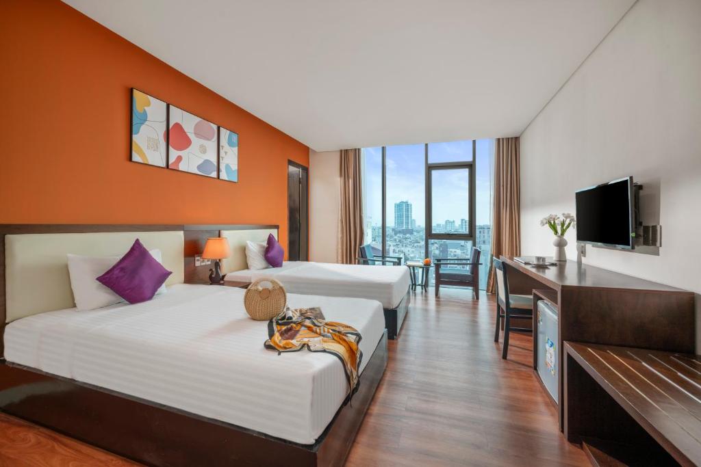 Giường trong phòng chung tại Bantique Hotel