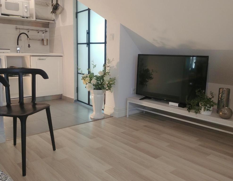 Willa AXLA z werandą ogrodem i parkingiem - 6