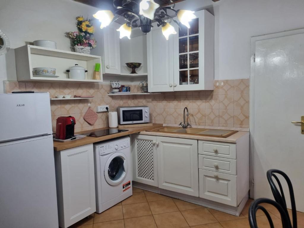 Kuchyňa alebo kuchynka v ubytovaní Appartamento “Il Borgo”