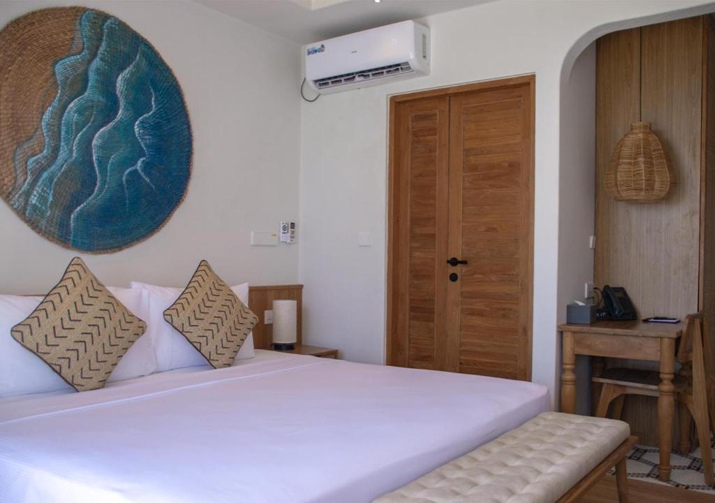 Stone Beach Club - 2