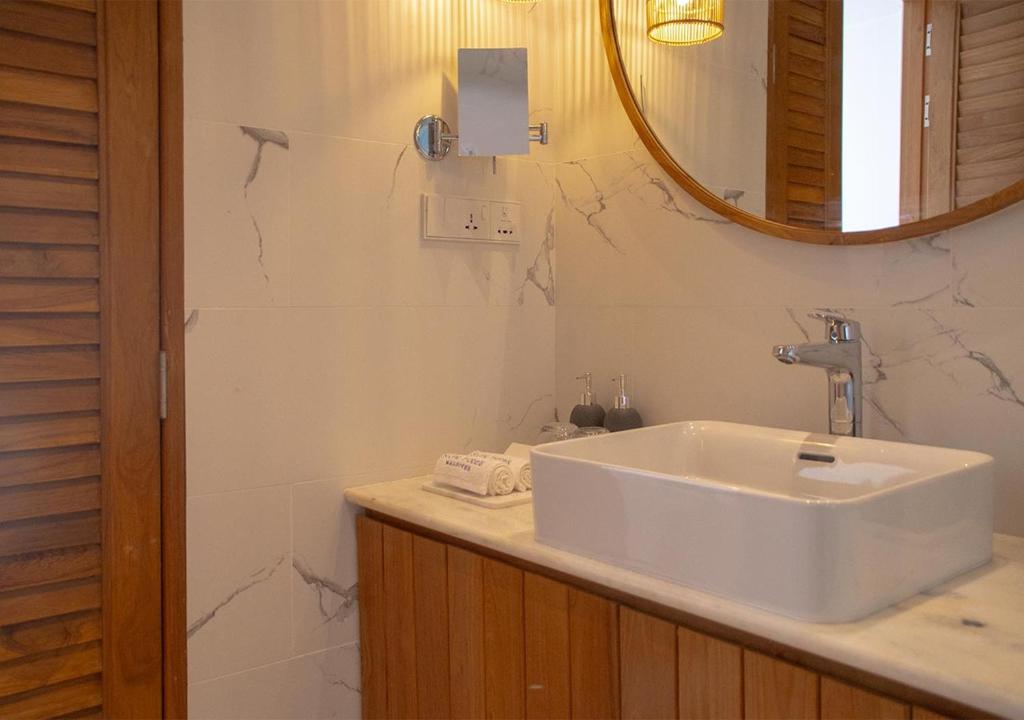 Stone Beach Club - 11