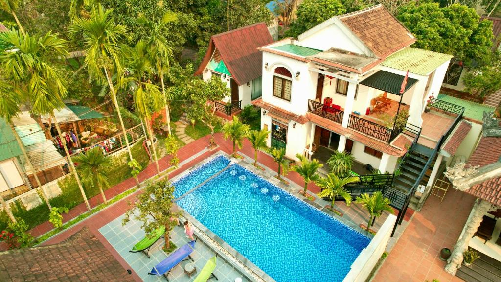 an aerial view of a house with a swimming pool at Tropical Valley Homestay in Phong Nha