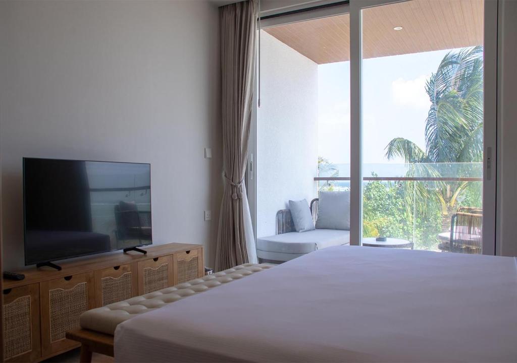 Stone Beach Club - 5