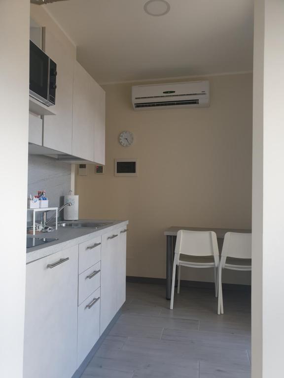 Kuchyň nebo kuchyňský kout v ubytování RESIDENCE VILLA ELI
