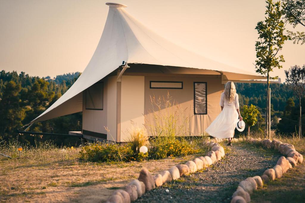 Budova, kde se the luxury tent nachází