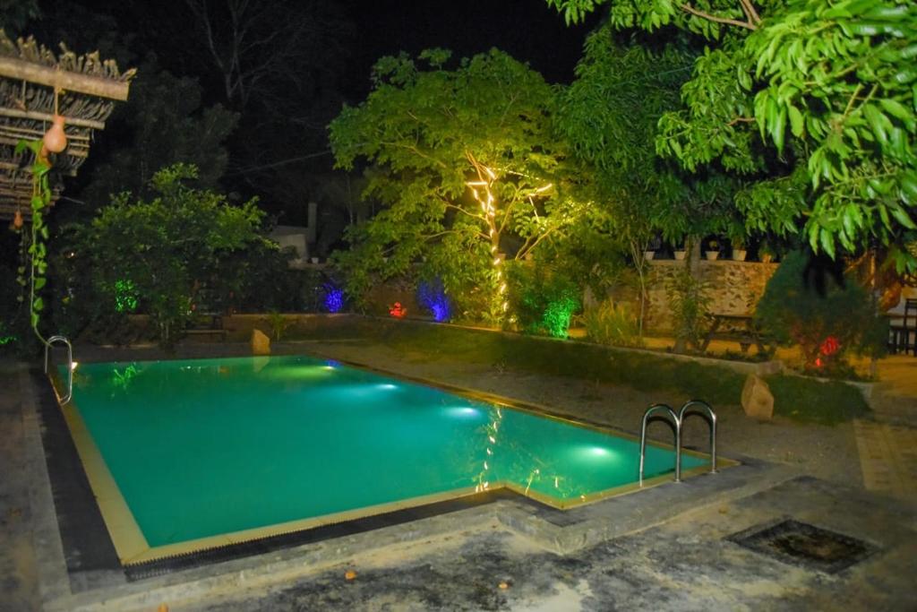 Bazén v ubytování Lily Resort Udawalawe nebo v jeho okolí