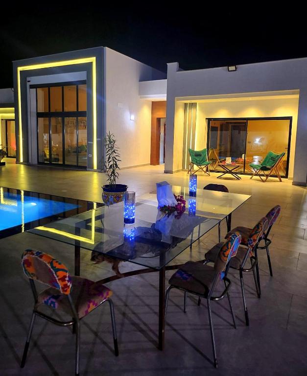 Bazén v ubytování Villa Haut Standing Dar Tralala, Djerba Tunisie nebo v jeho okolí