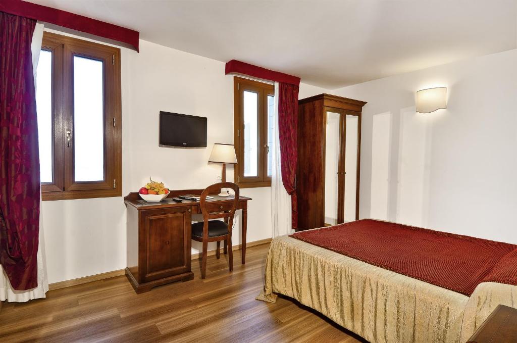 Postel nebo postele na pokoji v ubytování Hotel Giardinetto Venezia