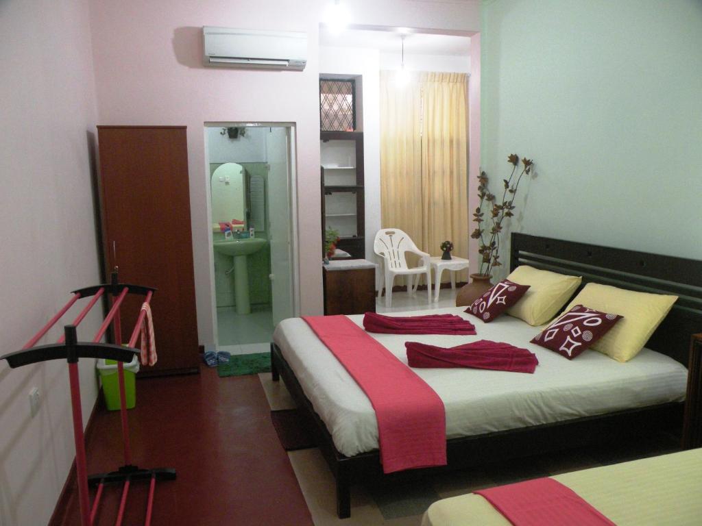 Henderson Airport Residence - 10